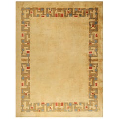 Tapis Art Déco français Leleu surdimensionné avec champ ouvert doré  Rug & Kilim