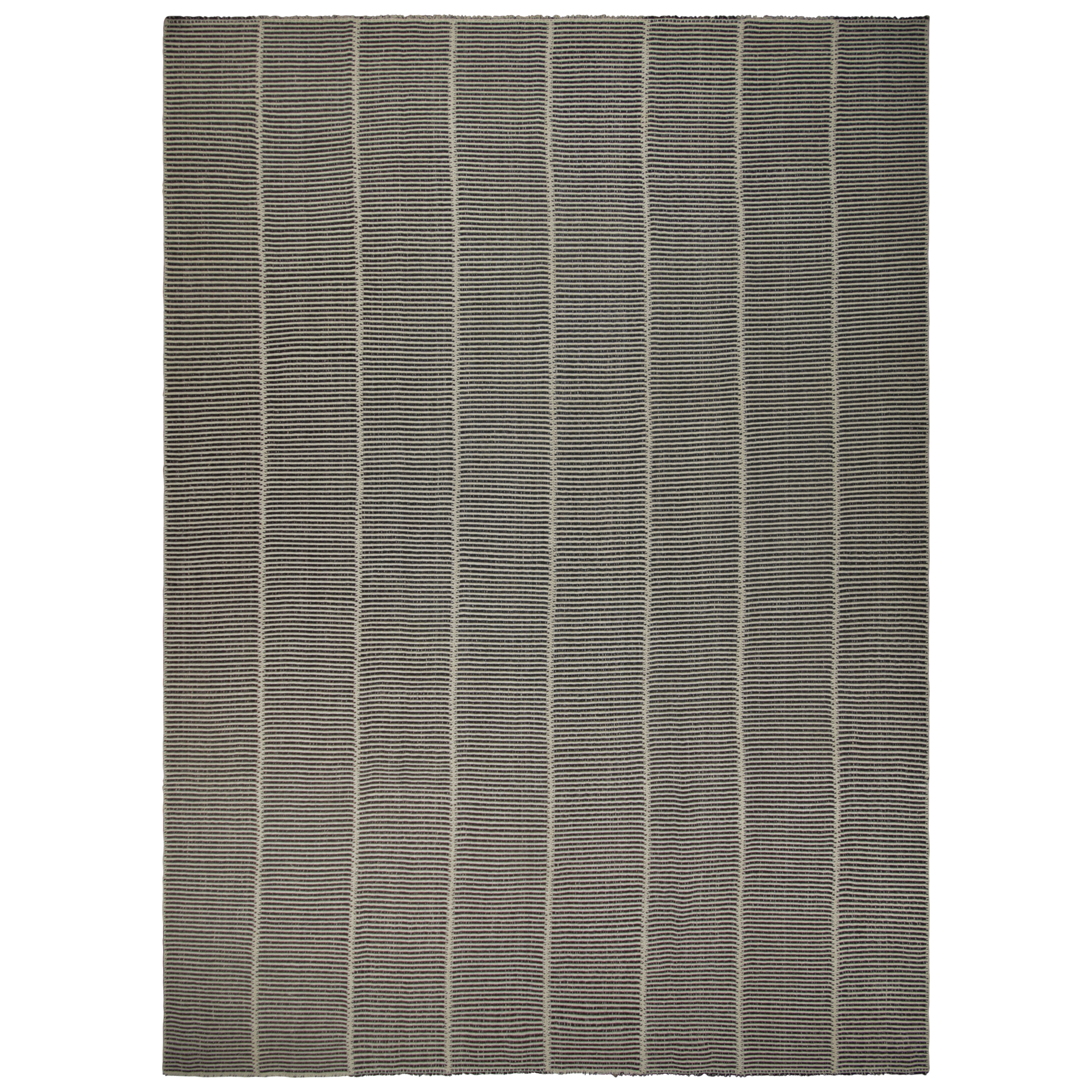 Kilim contemporain surdimensionné de Rug & Kilim avec des rayures texturées beiges et noires en vente