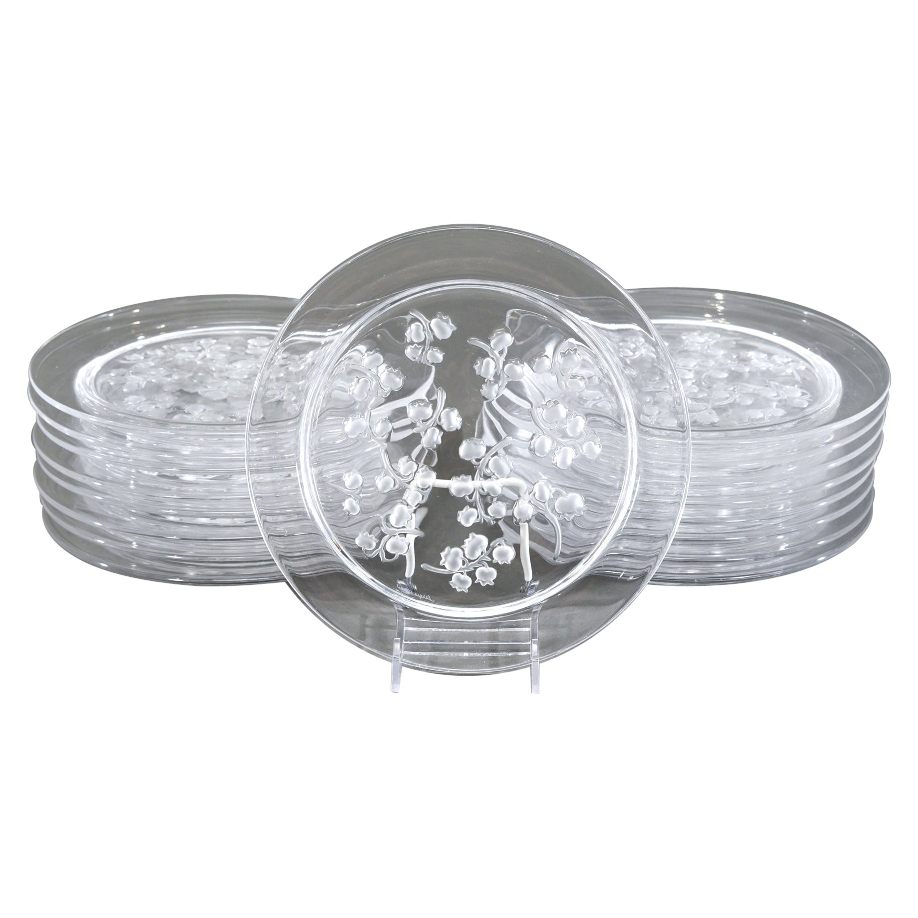 16 Platos de Postre de Cristal Lalique Firmados "Muguet" Patrón "Lirio del Valle" en venta