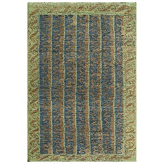 Alfombra tribal de Rug & Kilim con motivos geométricos en azul, verde y marrón