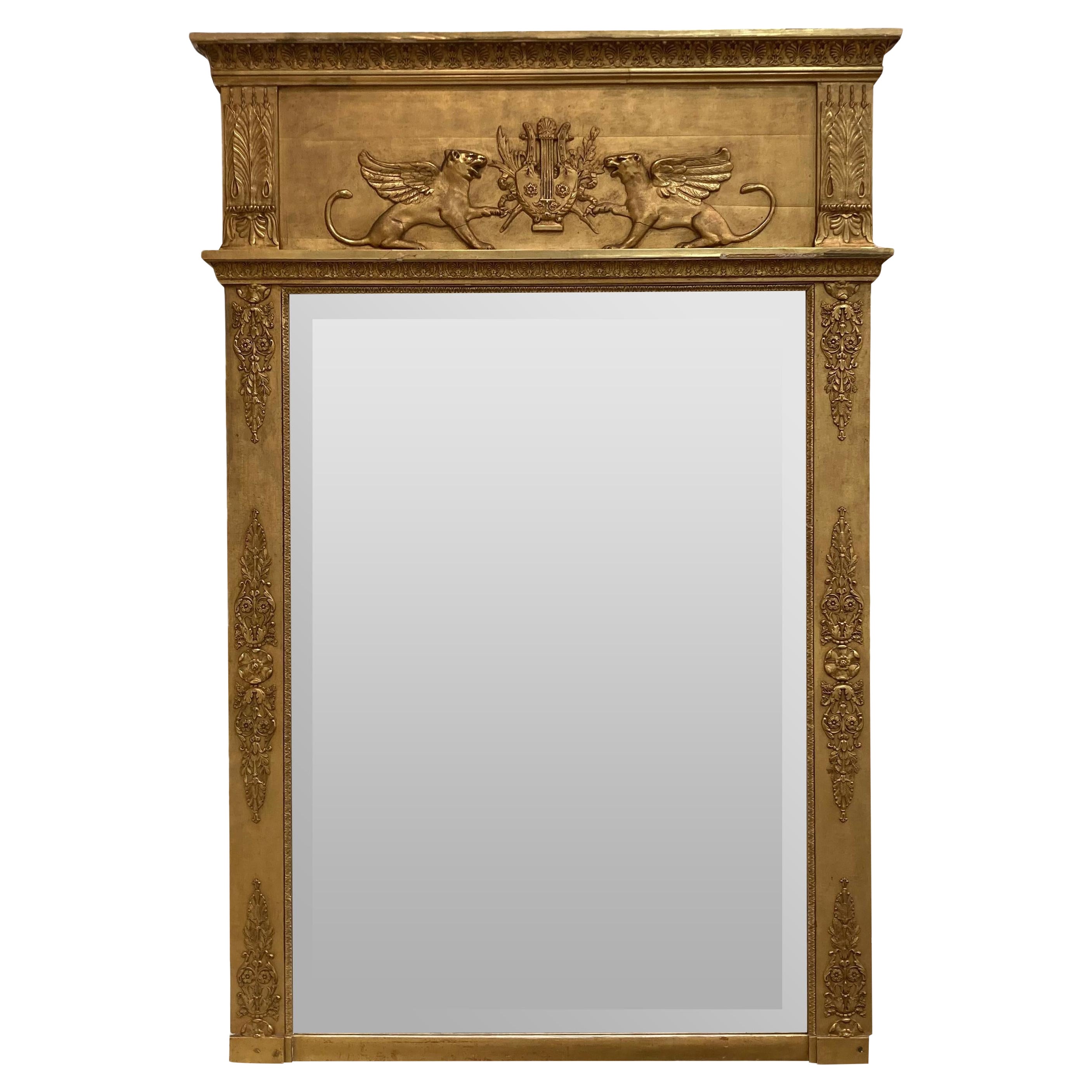 Specchio in legno dorato in stile neoclassico del XIX secolo