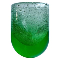Jarrón de vidrio artístico verde con burbujas, escandinavo, hacia la década de 1950