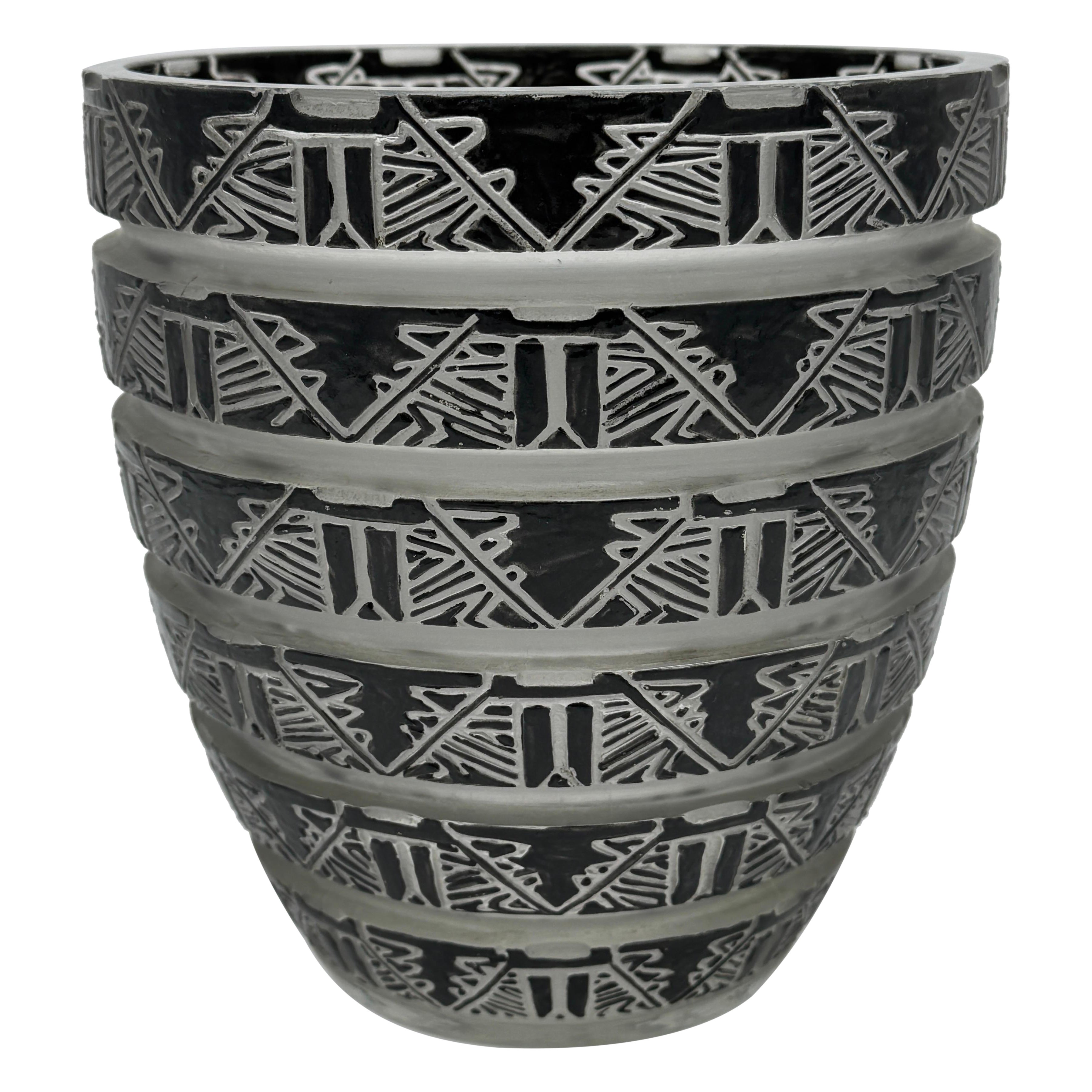 A R.Lalique Art Déco   Enameled Lagarmar Vase.