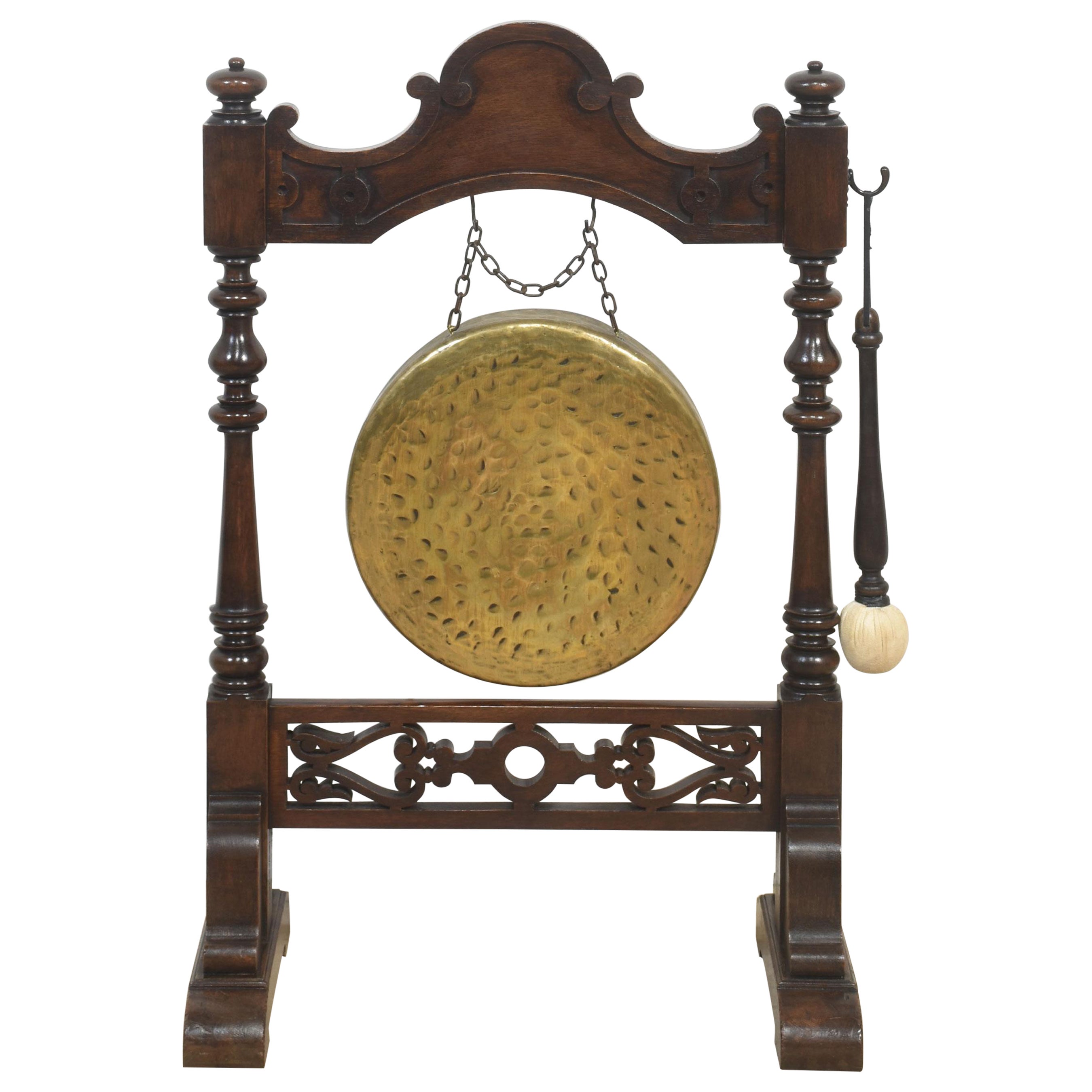 Late 19th century oak dinner gong