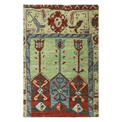 Alfombra tribal de Rug & Kilim con motivos geométricos primitivistas