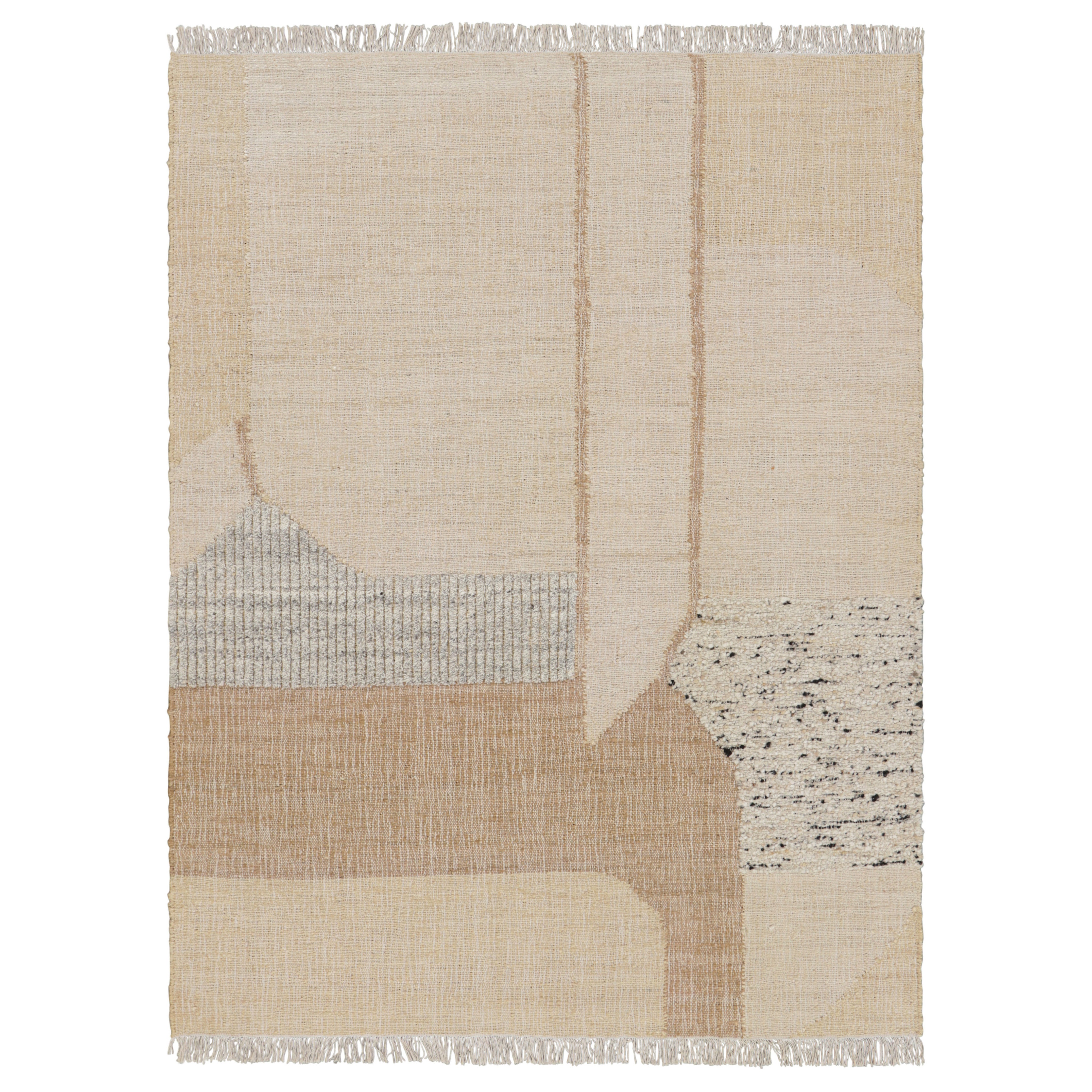 Tejido plano abstracto de Rug & Kilim con motivos geométricos en crema y beige