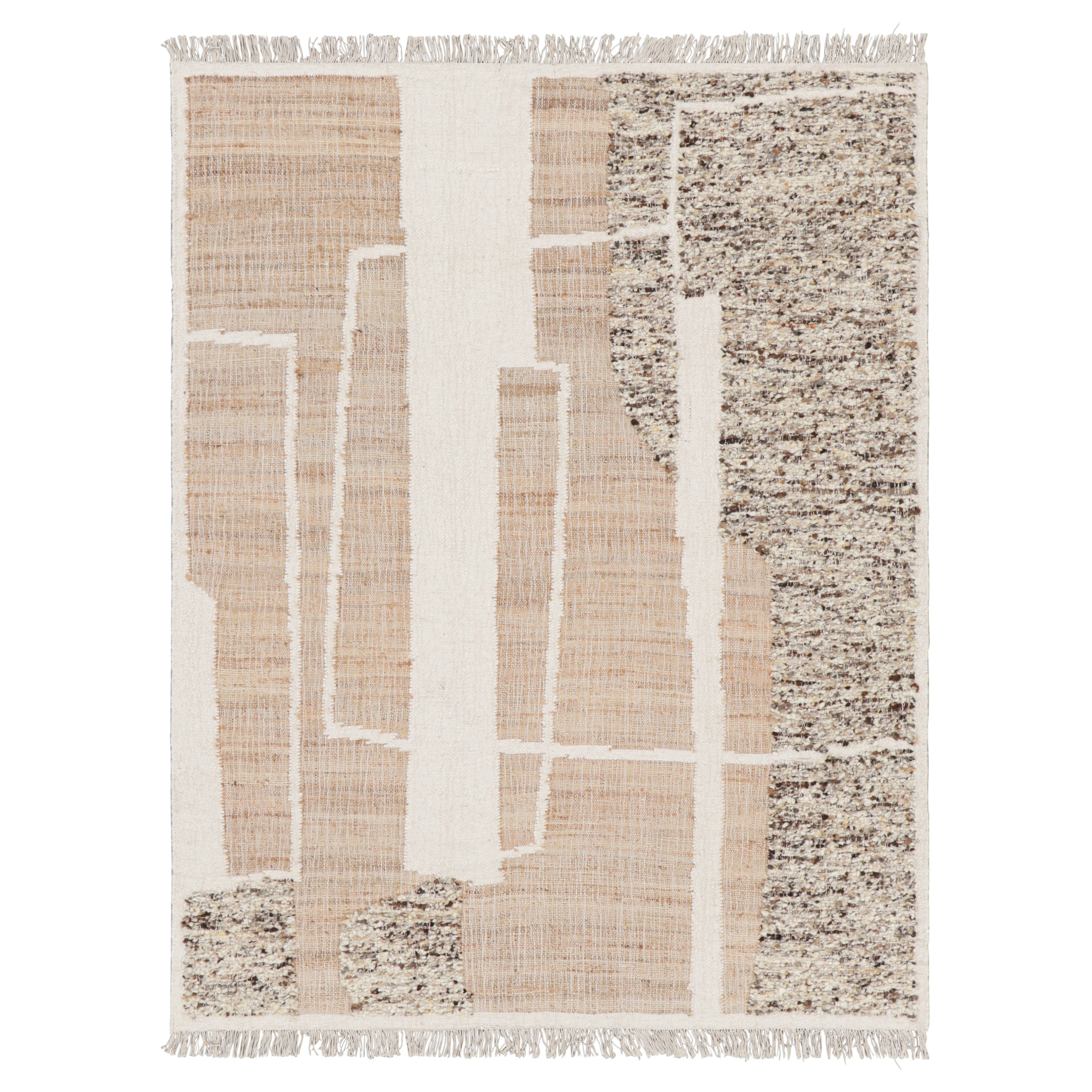 Tejido plano abstracto de Rug & Kilim con motivos geométricos en crema y beige