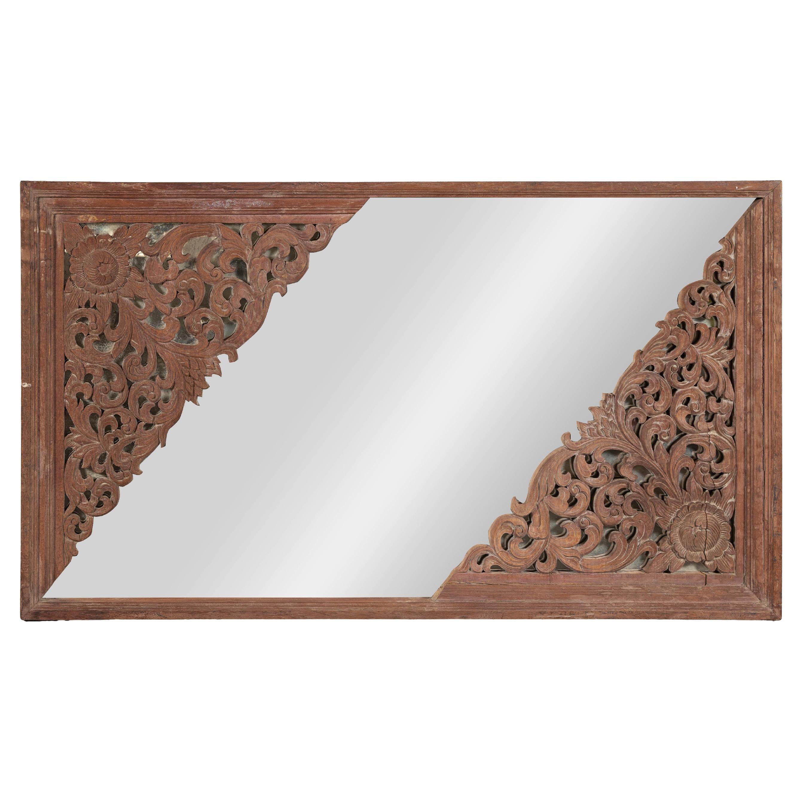 Miroir ancien en bois dur sculpté avec rinceaux floraux, début du 20e siècle