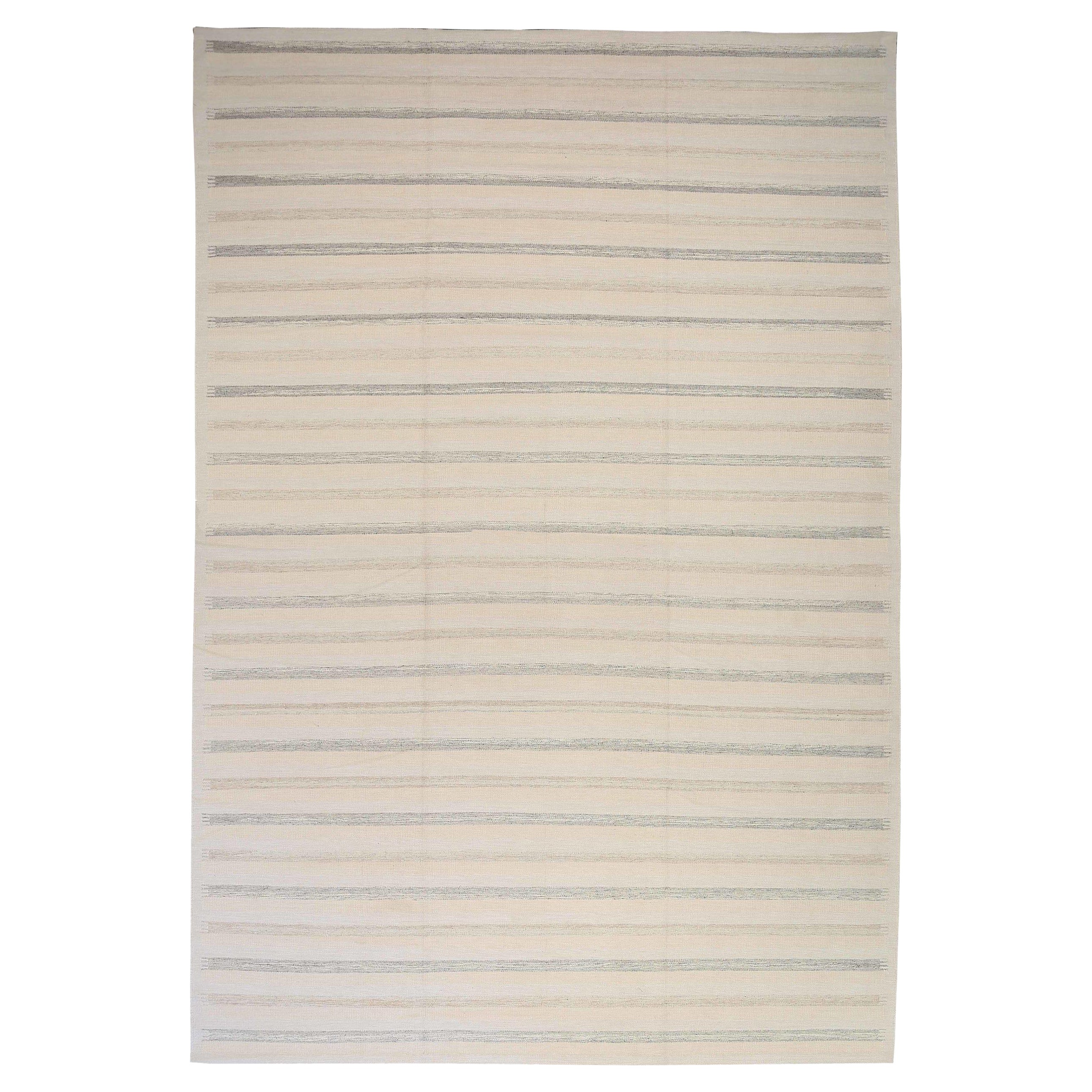 Skandinavischer übergroßer indischer Teppich Circa 1990 - Wolle Grau Elfenbein Design - 92371 im Angebot