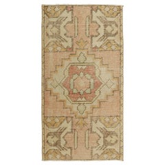 Alfombra turca vintage en rosa y crema con medallón geométrico  Rug & Kilim