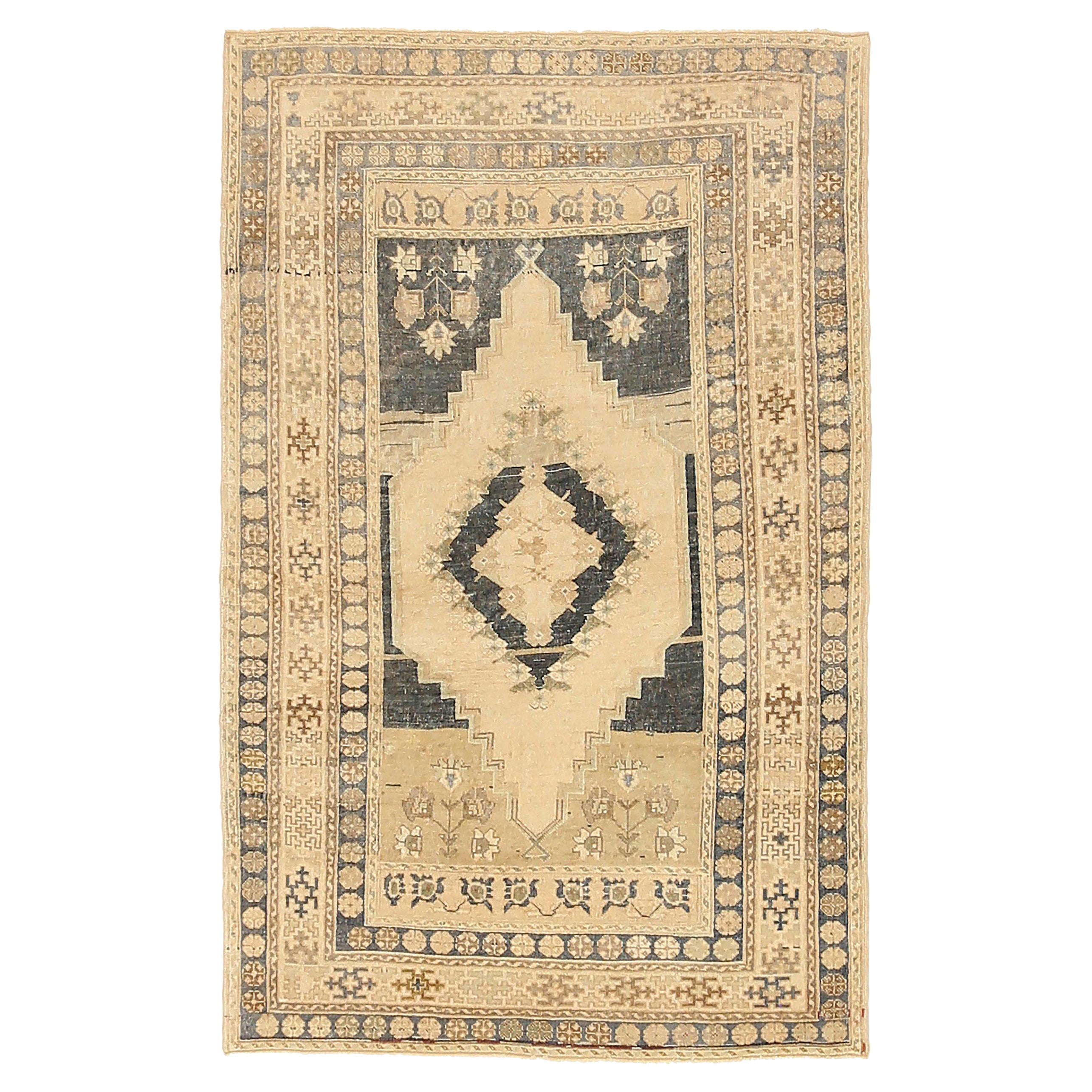 Turkey Anatoly Small Rug Circa 1940 - Wool Black Ivory Design - 92530 For Sale