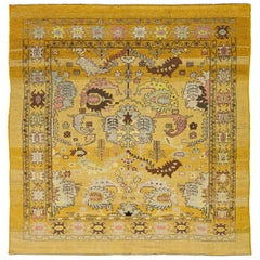 Contemporary Revival Wollteppich handgefertigt in Gelb mit Allover-Muster