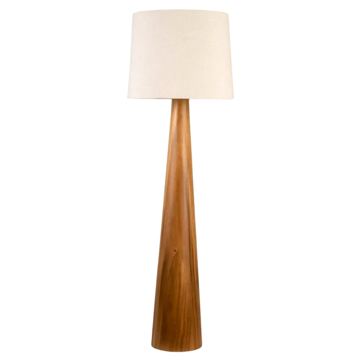 Lampada da terra Malva Contemporary in Wood con paralume in lino di Isabel Moncada