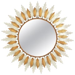 Espejo grande Sunburst con marco de doble capa de hierro dorado blanco