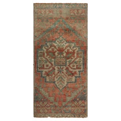 Türkischer Vintage-Teppich in Rosa & Creme mit buntem, geblümtem Medaillon  Rug & Kilim
