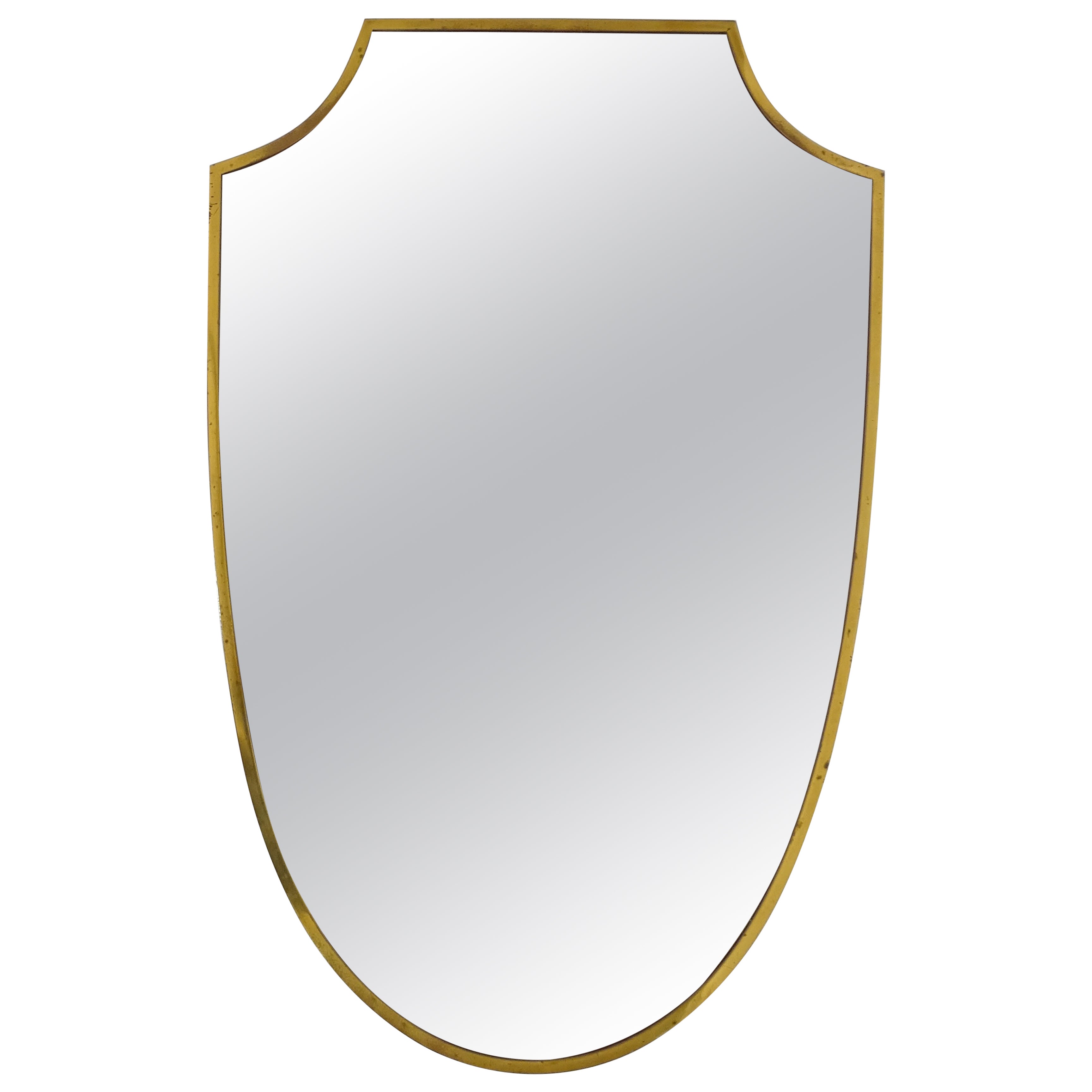 Italienischer 1950er Schildförmiger Wandspiegel mit Messingrahmen