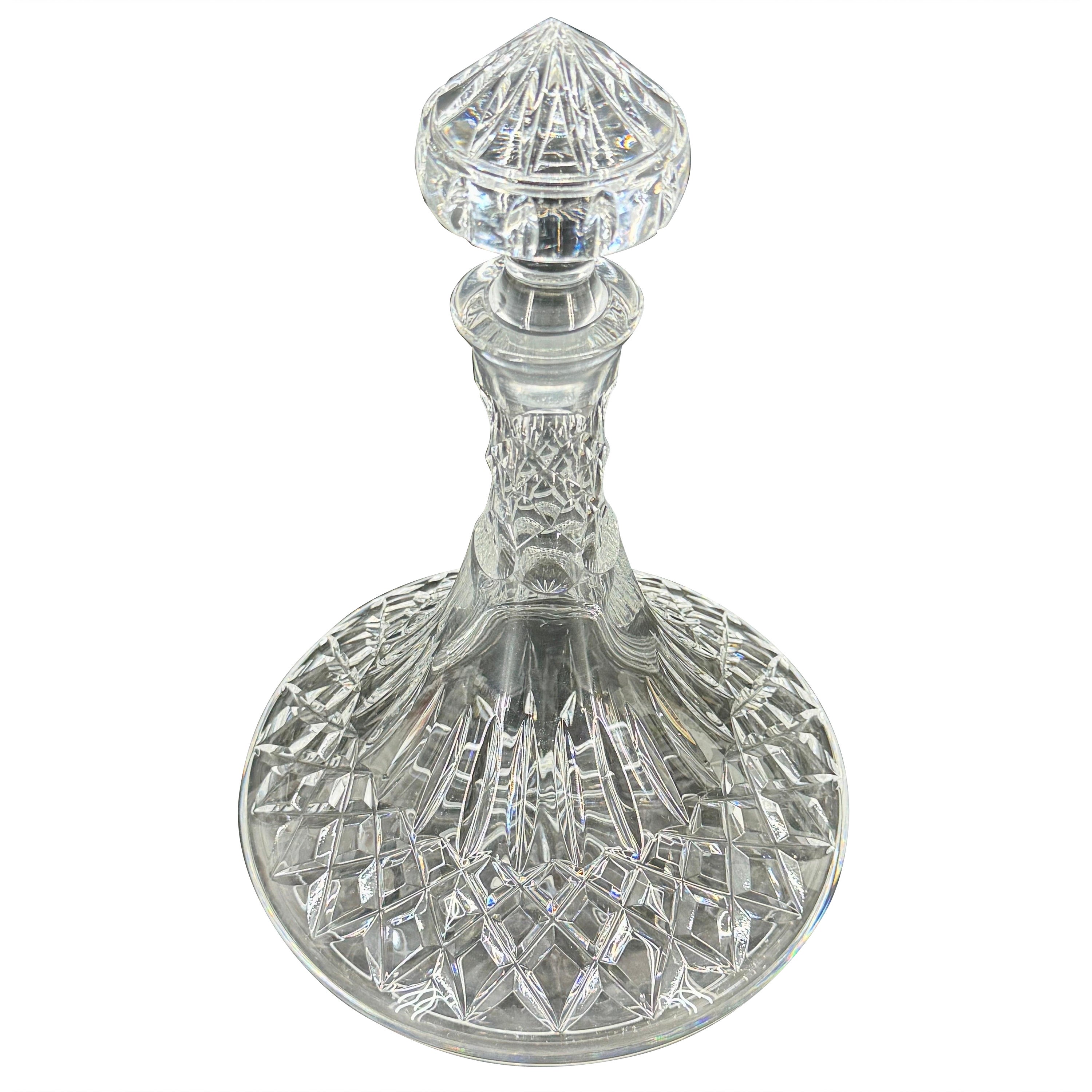 Decantador de cristal estilo Baccarat de mediados del siglo XX