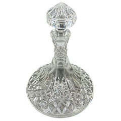 Decantador de cristal estilo Baccarat de mediados del siglo XX