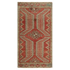 Tapis turc Oushak rouge avec médaillon géométrique  Rug & Kilim
