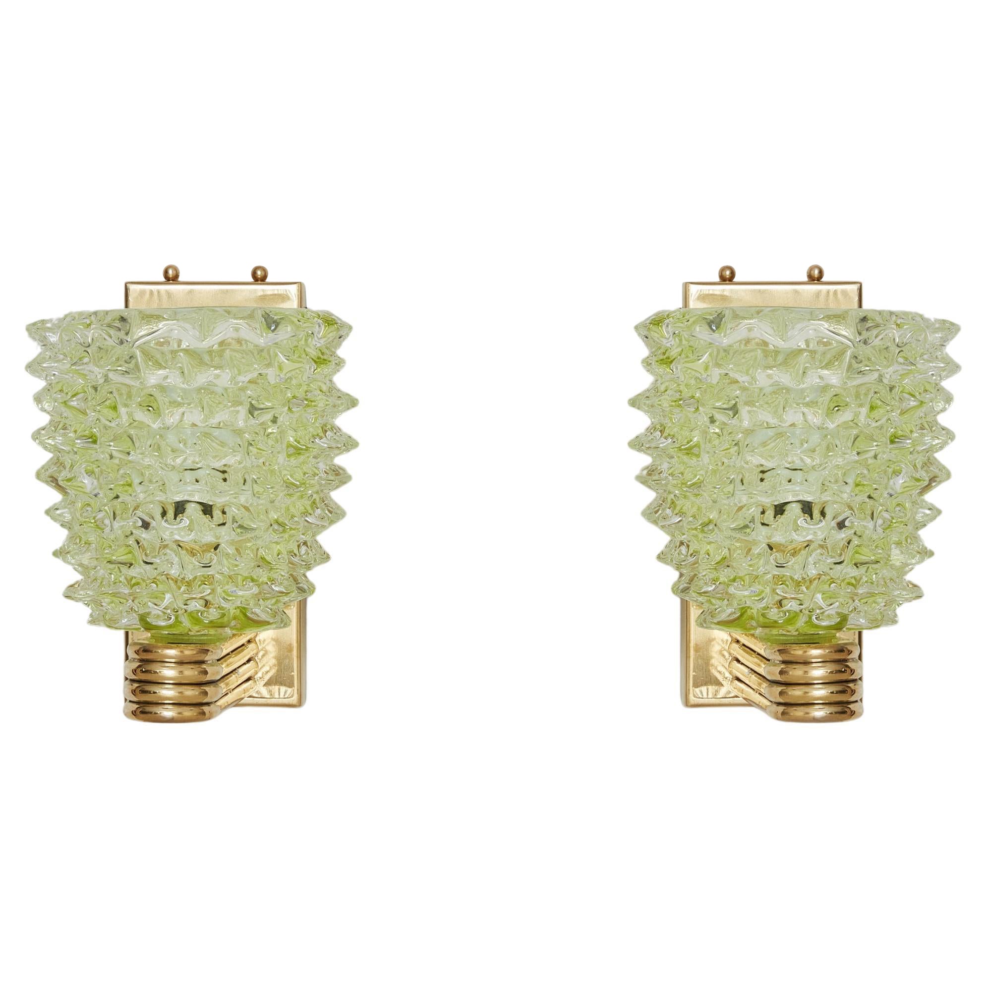 Paire d'appliques italiennes de style rostrate en verre soufflé à la main avec bases en laiton