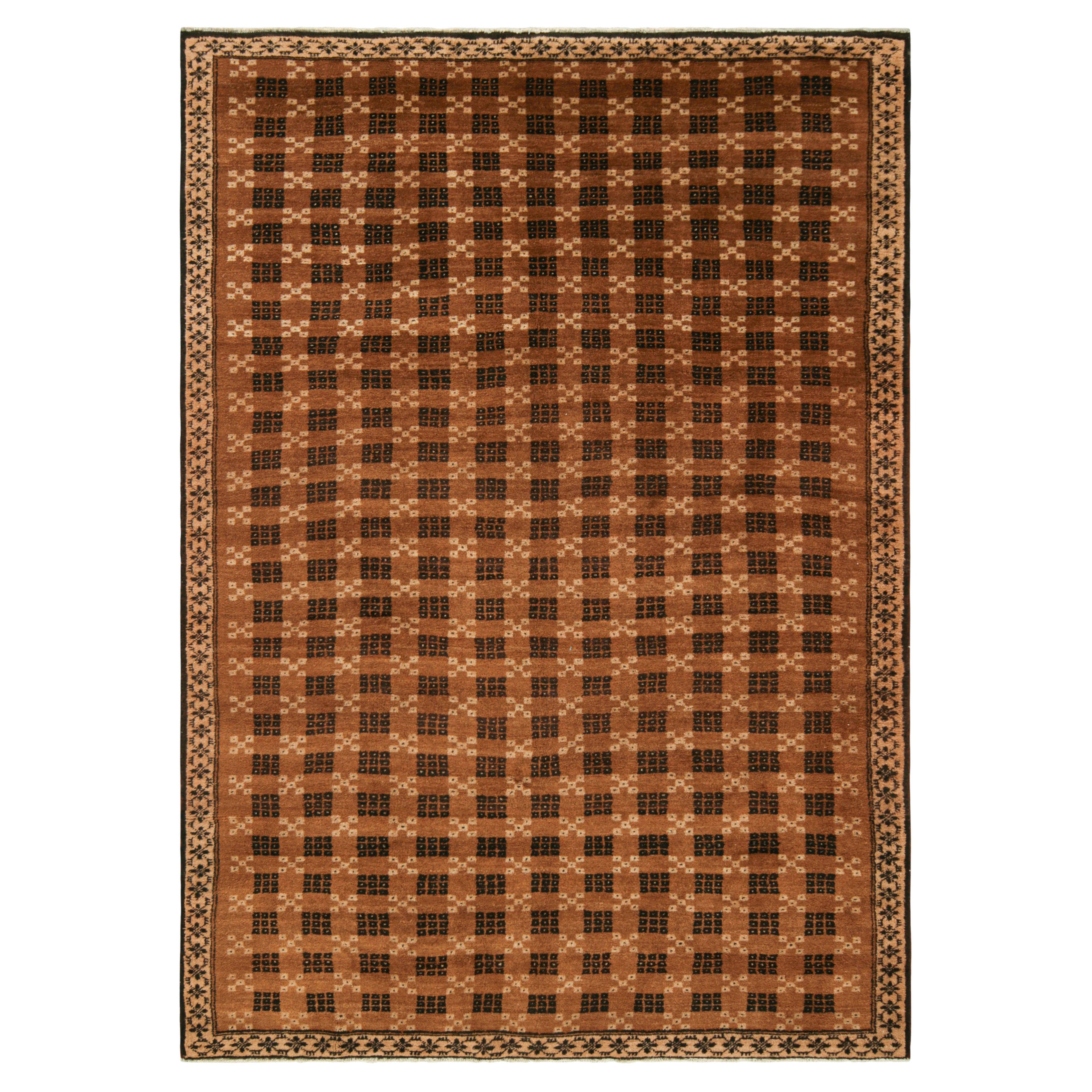 Alfombra turca vintage con motivos geométricos beige-marrón y negro  Rug & Kilim