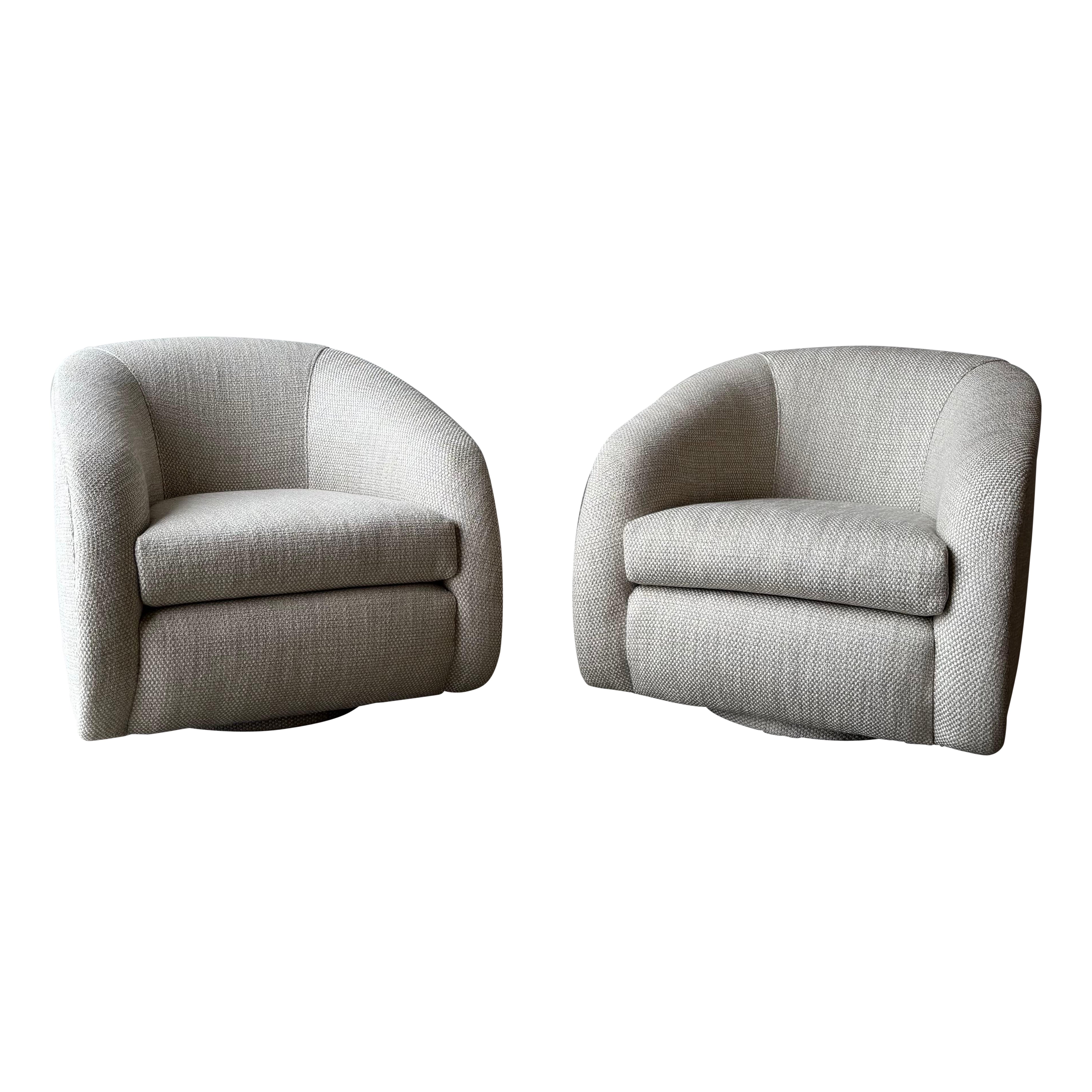 Paire de chaises pivotantes vintage de style Milo Baughman