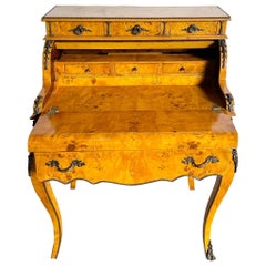 Secrétaire de style Louis XV français à plateau roulant en bois de ronce
