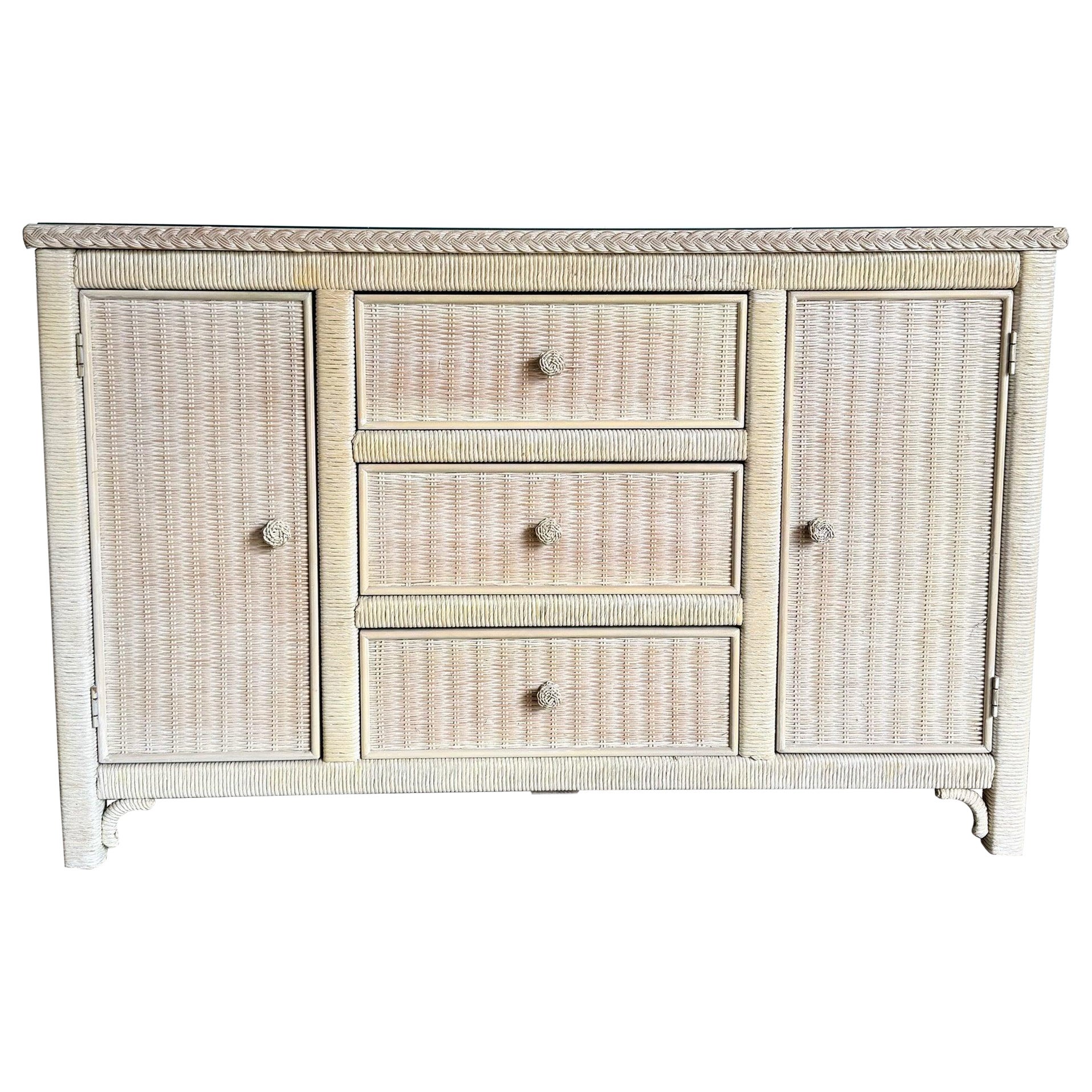Crédence Henry Link en osier blanchi de style Boho Chic par Lexington