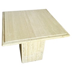 Italienischer Beistelltisch mit quadratischer Platte aus Travertin