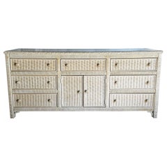 Commode Coastal Henry Link en osier blanchi de Lexington