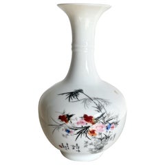 Jarrón de porcelana china blanca y roja