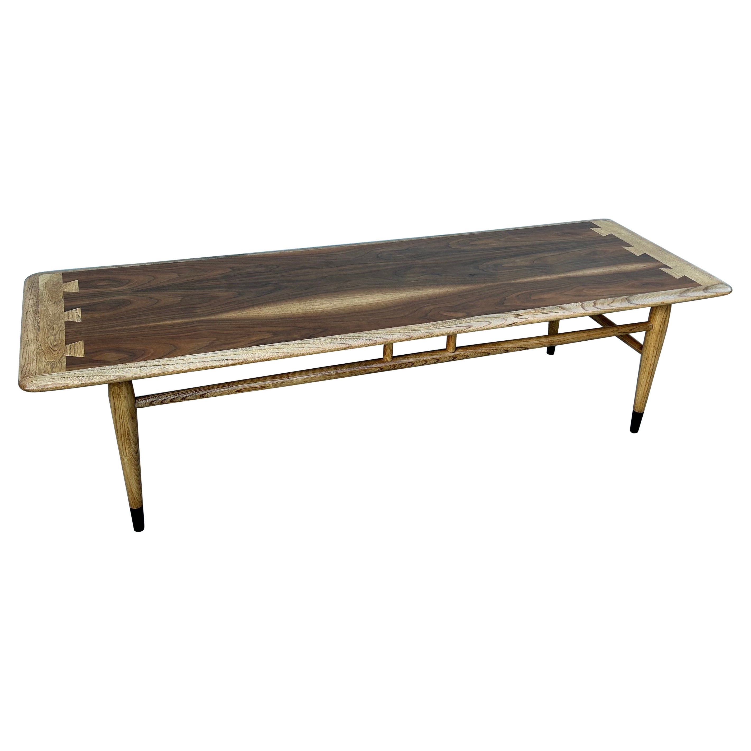 Fachmännisch restaurierter MCM Lane Acclaim Couchtisch aus Nussbaum