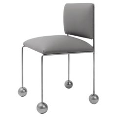 Silla Escultural Pie de Bola, Piel de Cactus Vegana, Gris