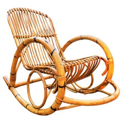 Chaise à bascule en bambou et rotin