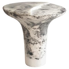 Mesa para sales jaspeada única de Roxane Lahidji