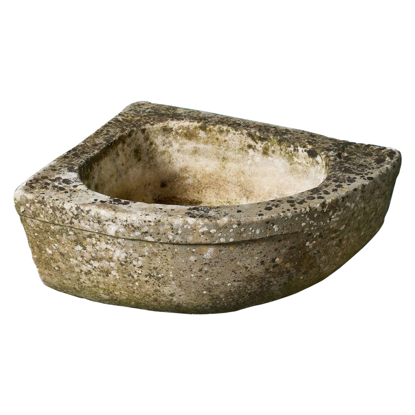 Vasque d'angle en marbre sculpté antique en forme d'arc