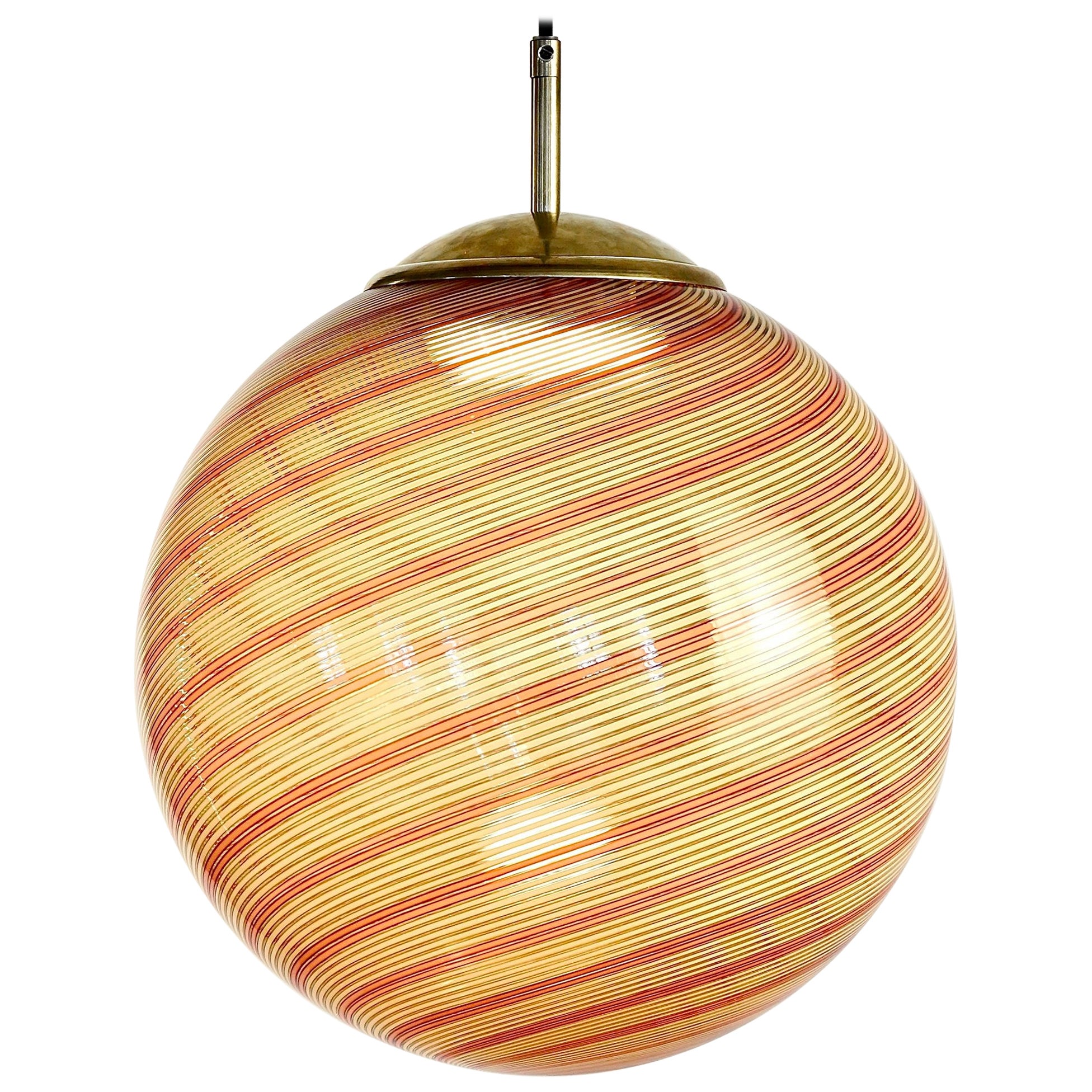 Gaia, Murano 5 Bernstein und 2 rote Mezza Filigrana-Glaskugel, Piattelli Design