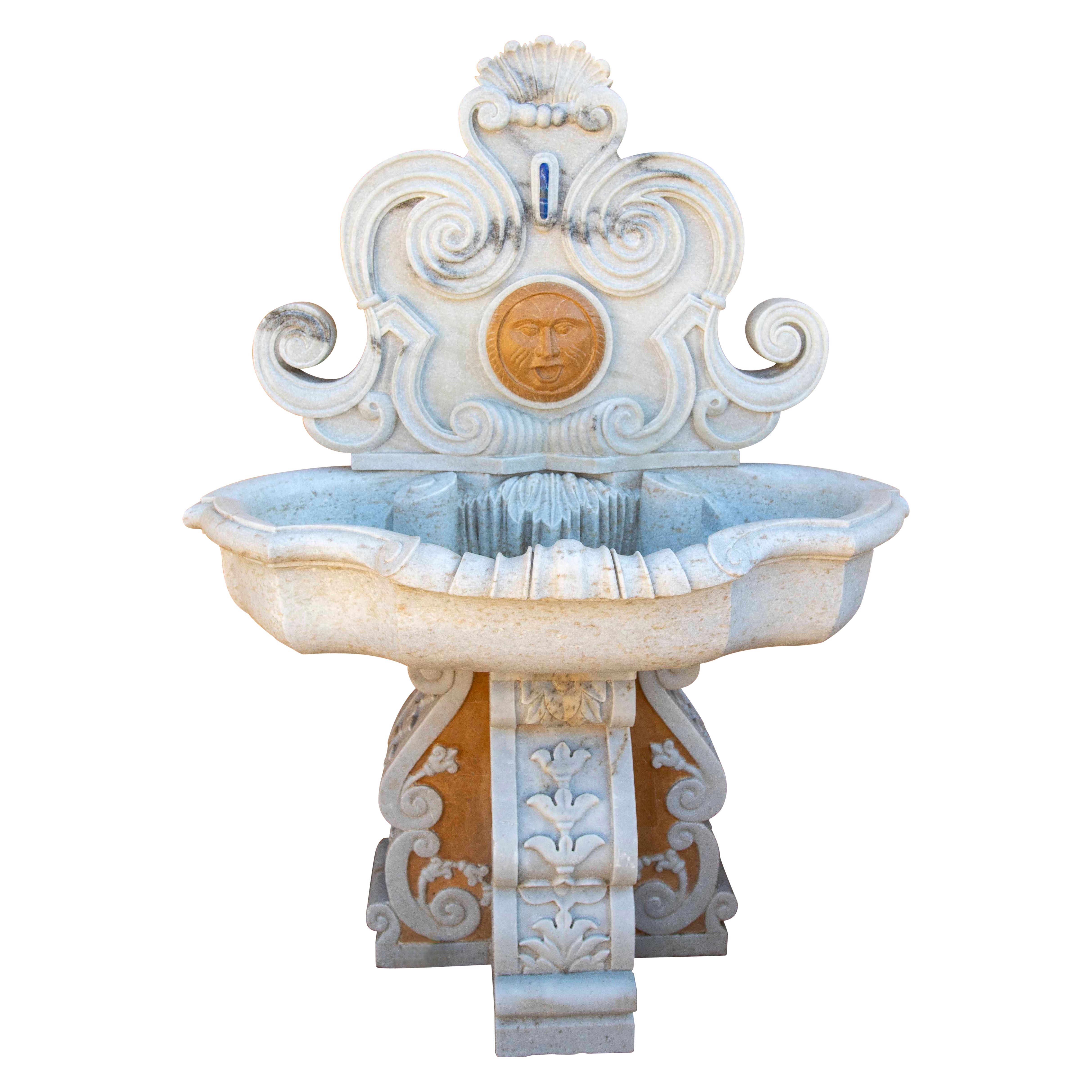 Fontaine classique en marbre sculptée à la main avec mascaron et détails Decorative en vente