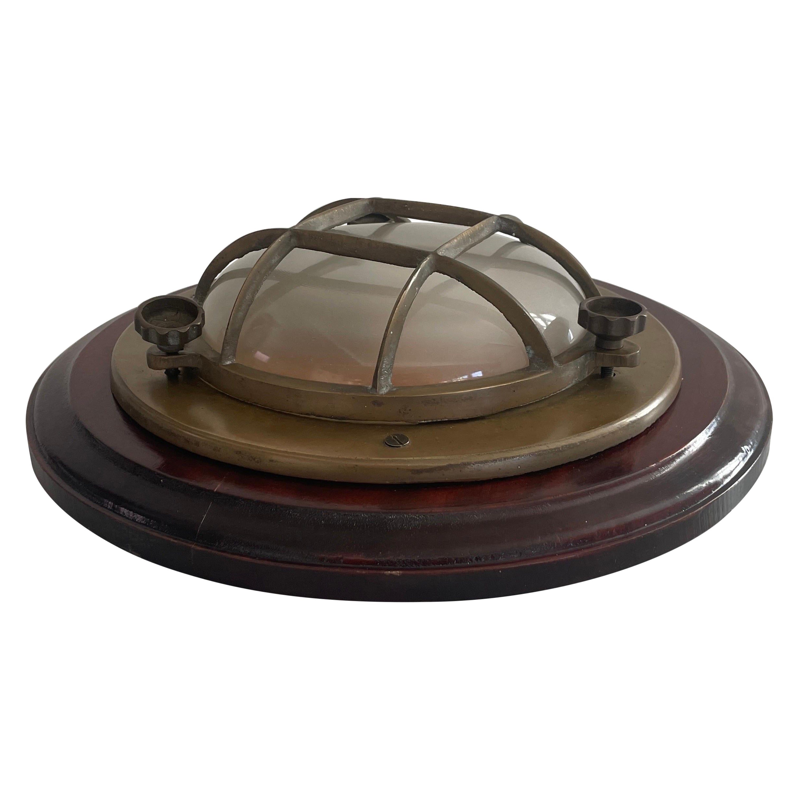 Lampada da parete o soffitto a forma di nave in ottone e vetro con base in Wood, anni '60, Italia in vendita