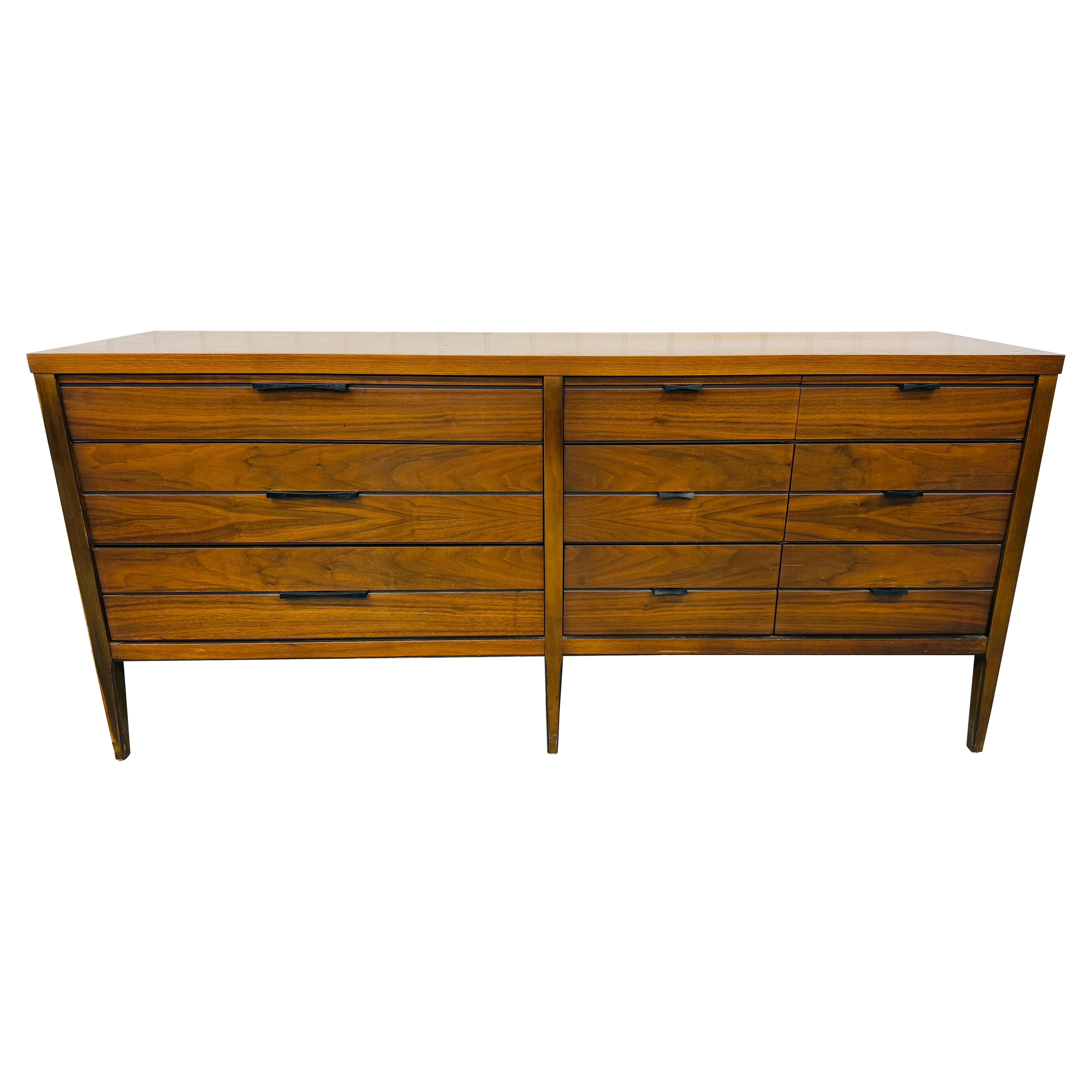 Mid-Century Modern Lane Tuxedo 9-Drawer Walnut Dresser