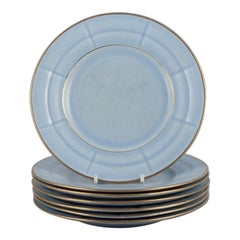 Arthur Percy para Gefle. Siete platos Art Déco "Grand" de porcelana azul pastel