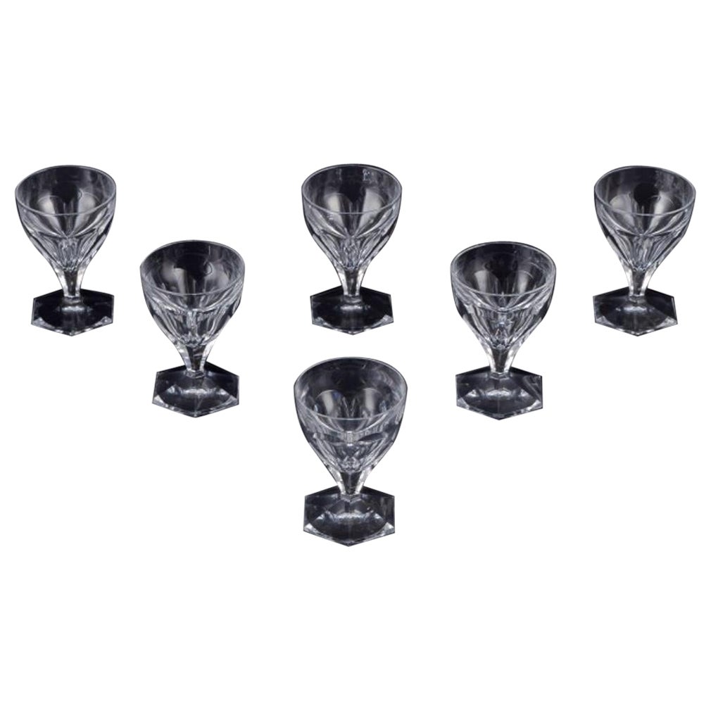 Baccarat, Francia. Un juego de seis copas Art Decó de cristal transparente. Facetado. en venta