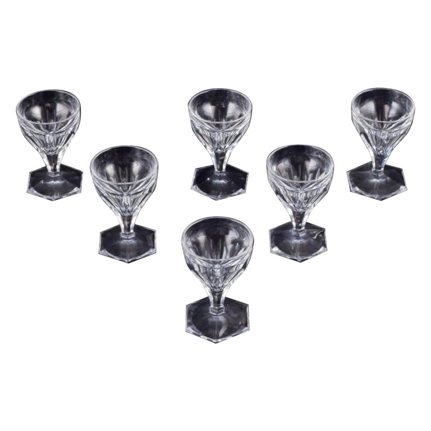 Baccarat, Francia. Juego de seis copas Art Decó de cristal transparente. Facetado.