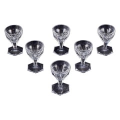 Baccarat, Francia. Juego de seis copas Art Decó de cristal transparente. Facetado.