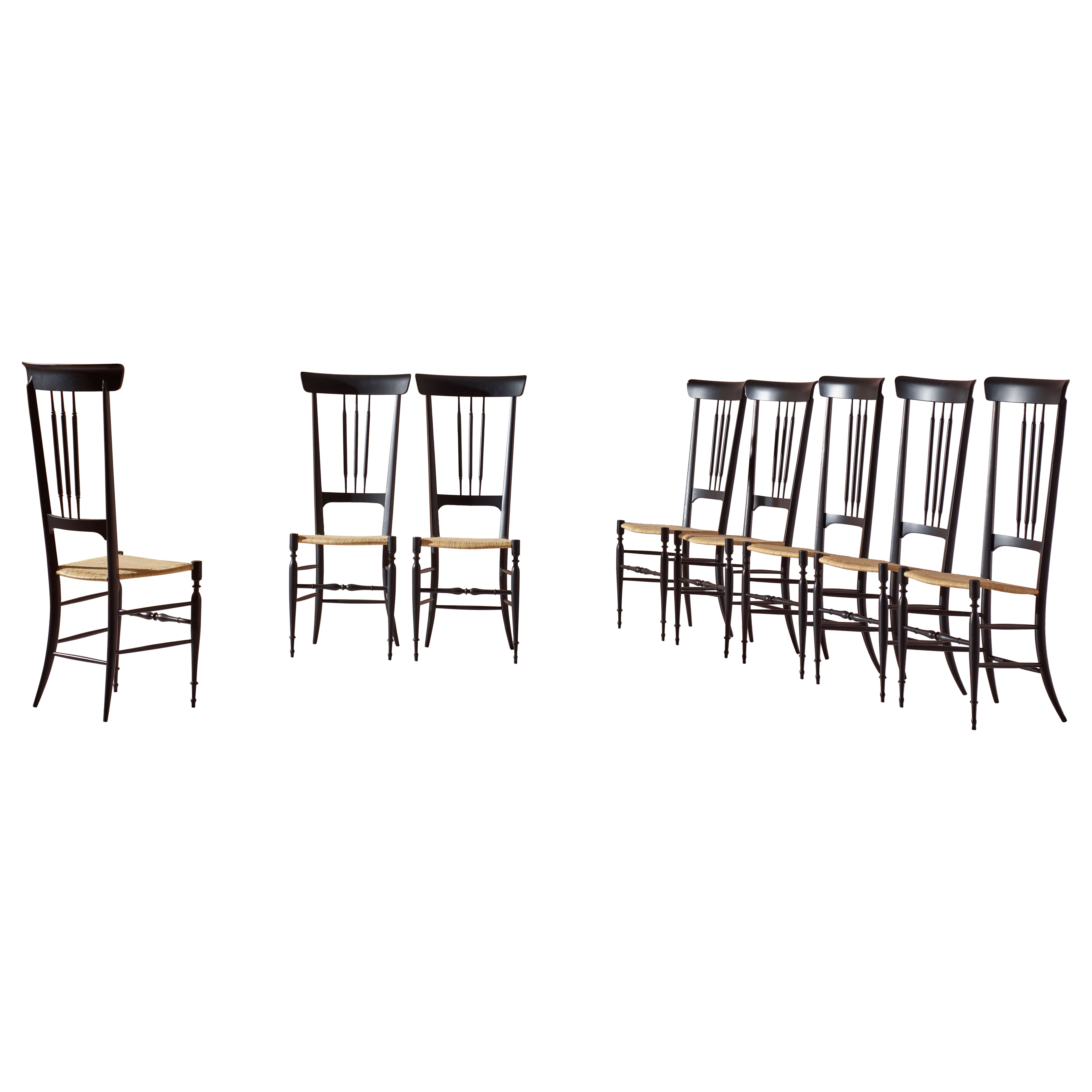 Satz von 8 schwarz gebeizten Chiavari-Stühlen aus Buchenholz, Modell „Tre Fusi“, Italien, 1950er Jahre