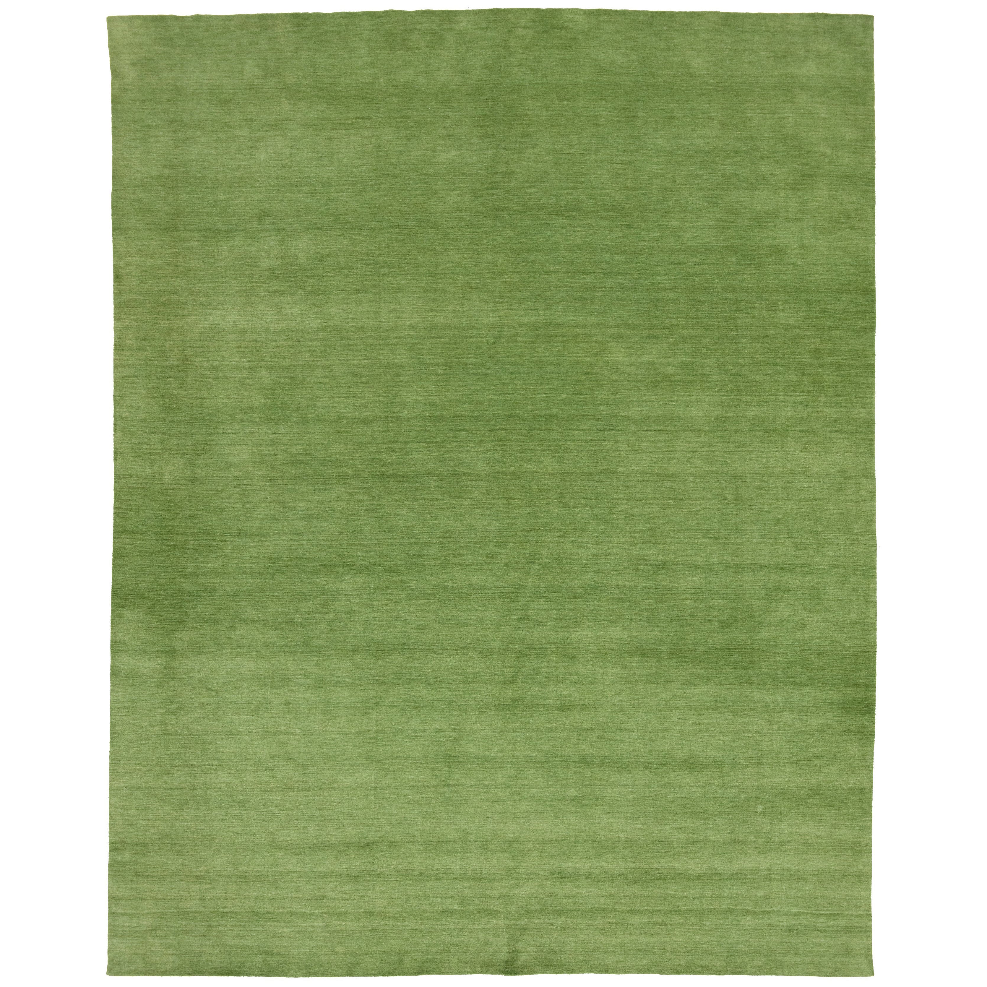 Moderner handgefertigter Gabbeh Plush Wollteppich in Hellgrün von Apadana