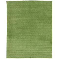 Tapis moderne Gabbeh en laine pelucheuse fait à la main en vert clair par Apadana