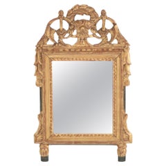 Miroir français de style Louis XVI sculpté et en bois doré, vers 1810.