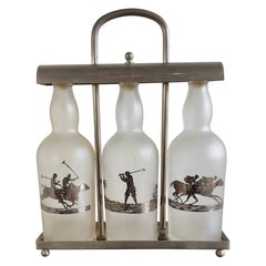 Juego de Botellas Grabadas de Jugador de Polo en Tántalo de Plata C. Años 30