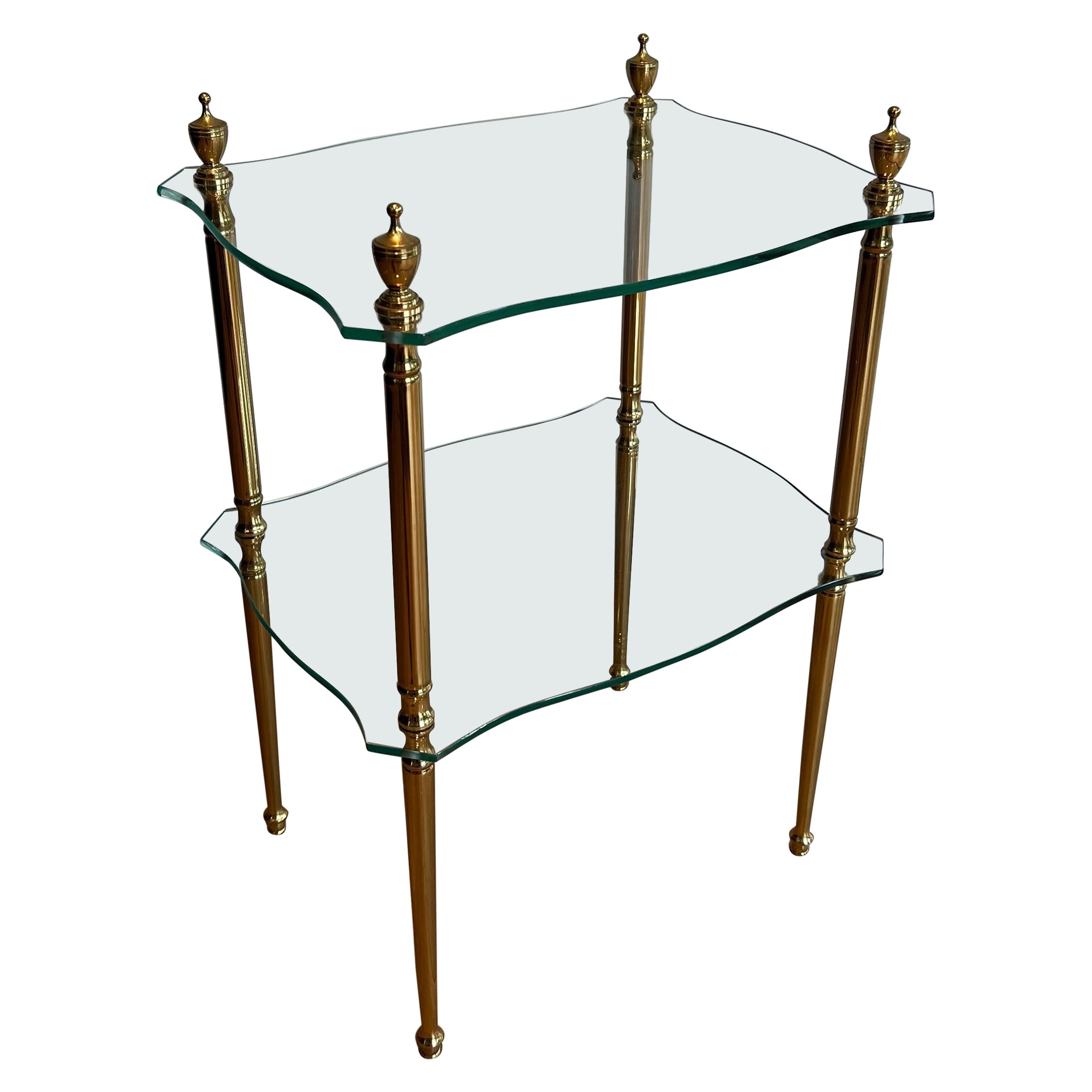 Beistelltisch aus Messing mit 2 Glasablagen. Französisches Werk, Maison Jansen, um 1940 im Angebot